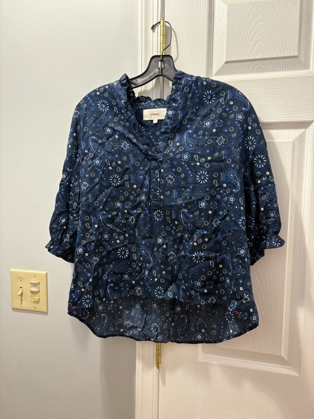 Xirena Bandana Paisley Print Button Front Blouse In Navy Size XS